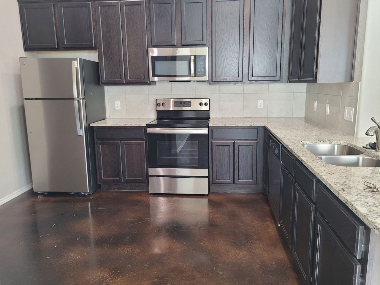 1140 Stanley Way - Photo 4 of 12