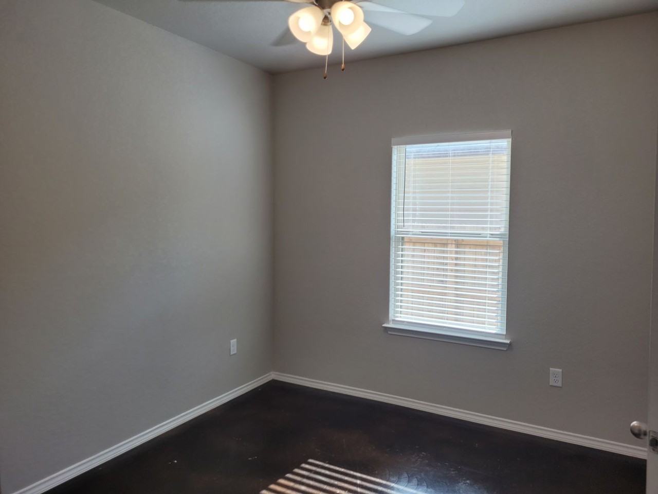 1140 Stanley Way - Photo 5 of 12