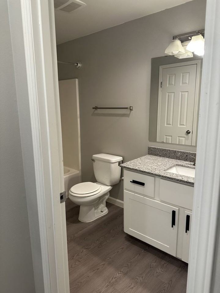 3320 Auburn Way S #03B - Photo 7 of 9