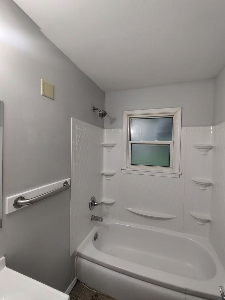 916 W 30th St S - Photo 5 of 6