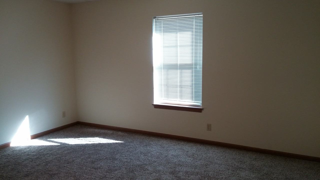 2349 Hopkins Dr - Photo 3 of 10