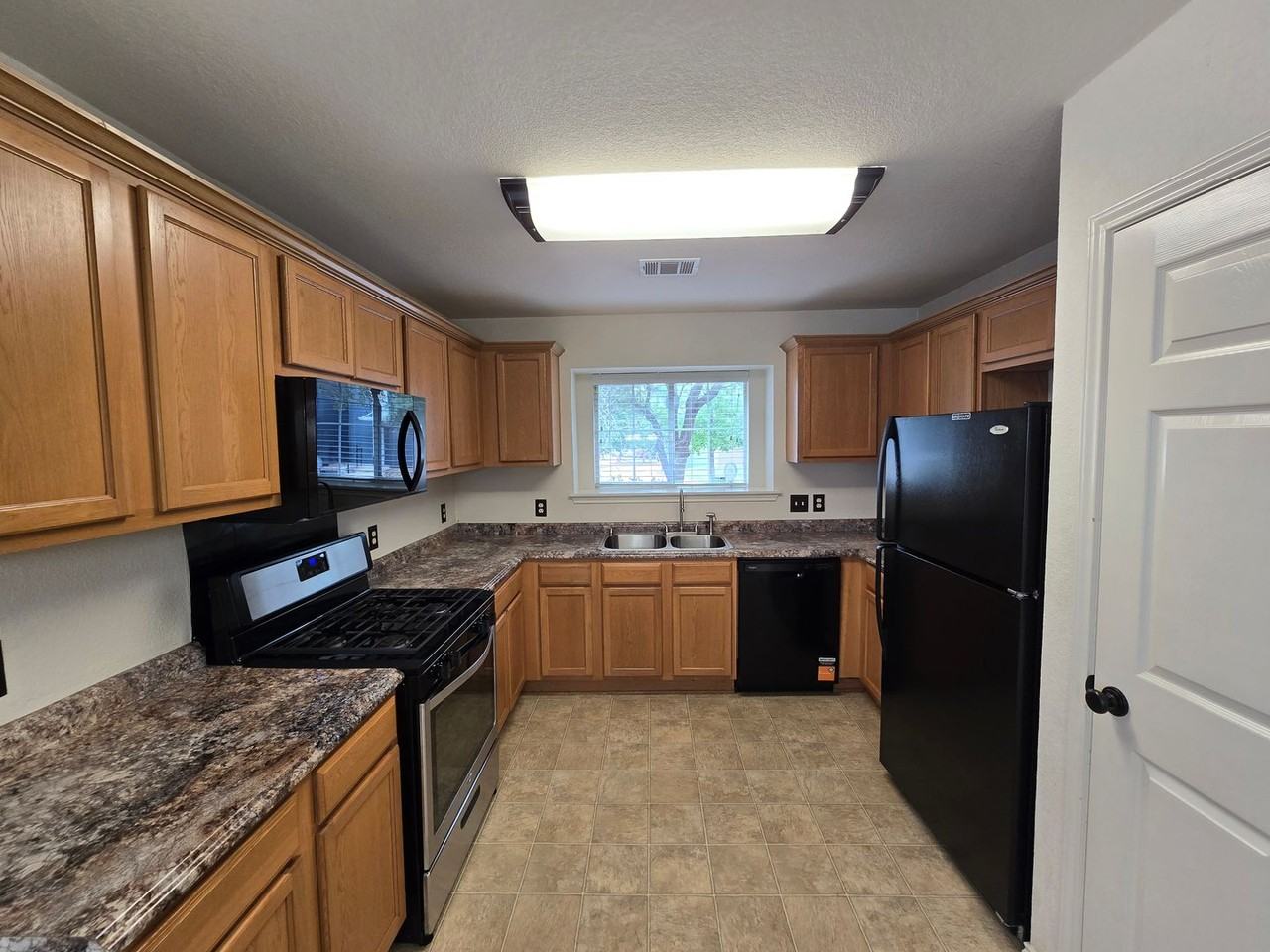 601 Cherry Creek Dr #4 - Photo 3 of 35