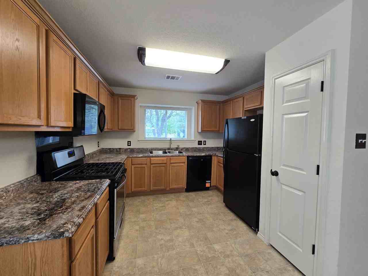 601 Cherry Creek Dr #4 - Photo 4 of 35