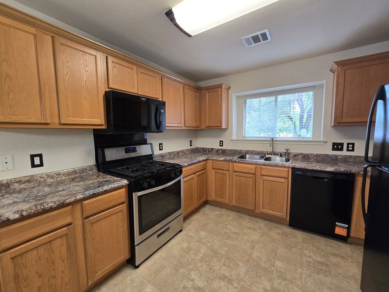 601 Cherry Creek Dr #4 - Photo 5 of 35