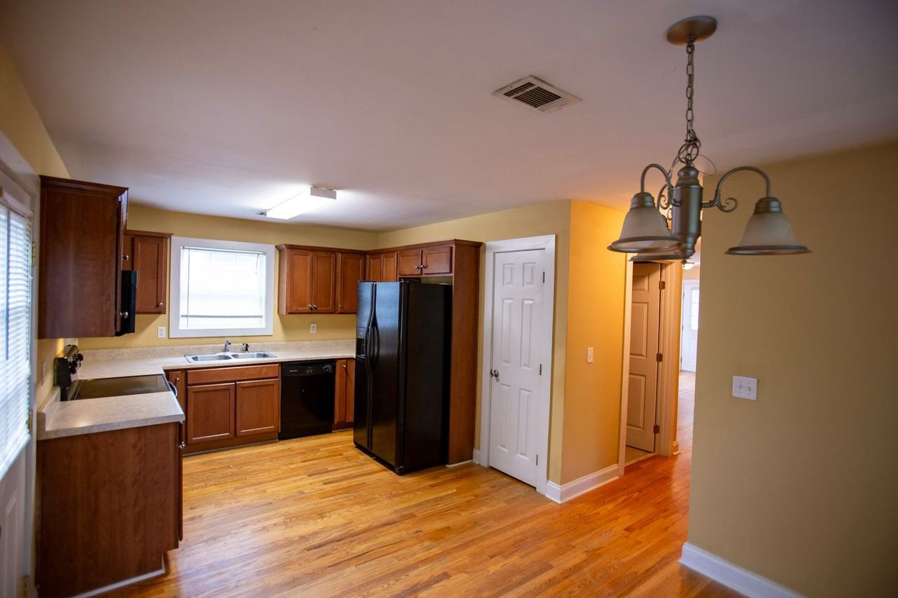 134 Moreland Ave - Photo 3 of 6