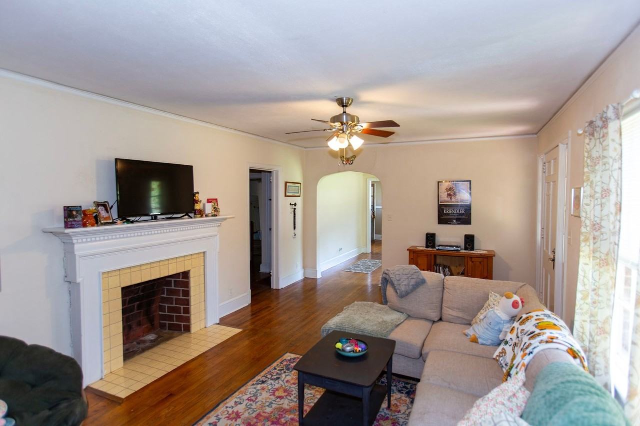 695 King Ave #DOWN - Photo 2 of 9