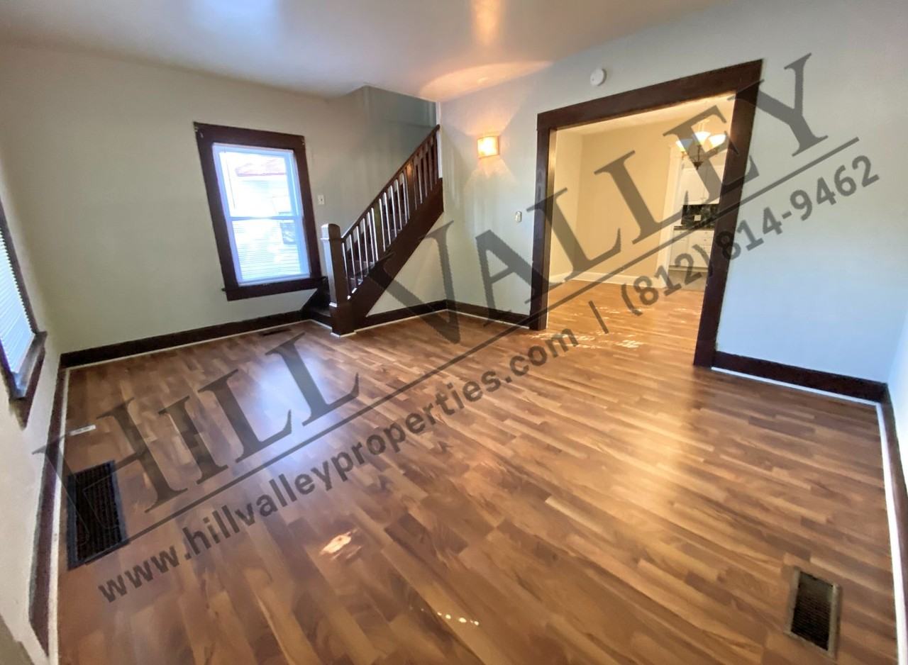 1111 Hulman St - Photo 3 of 15