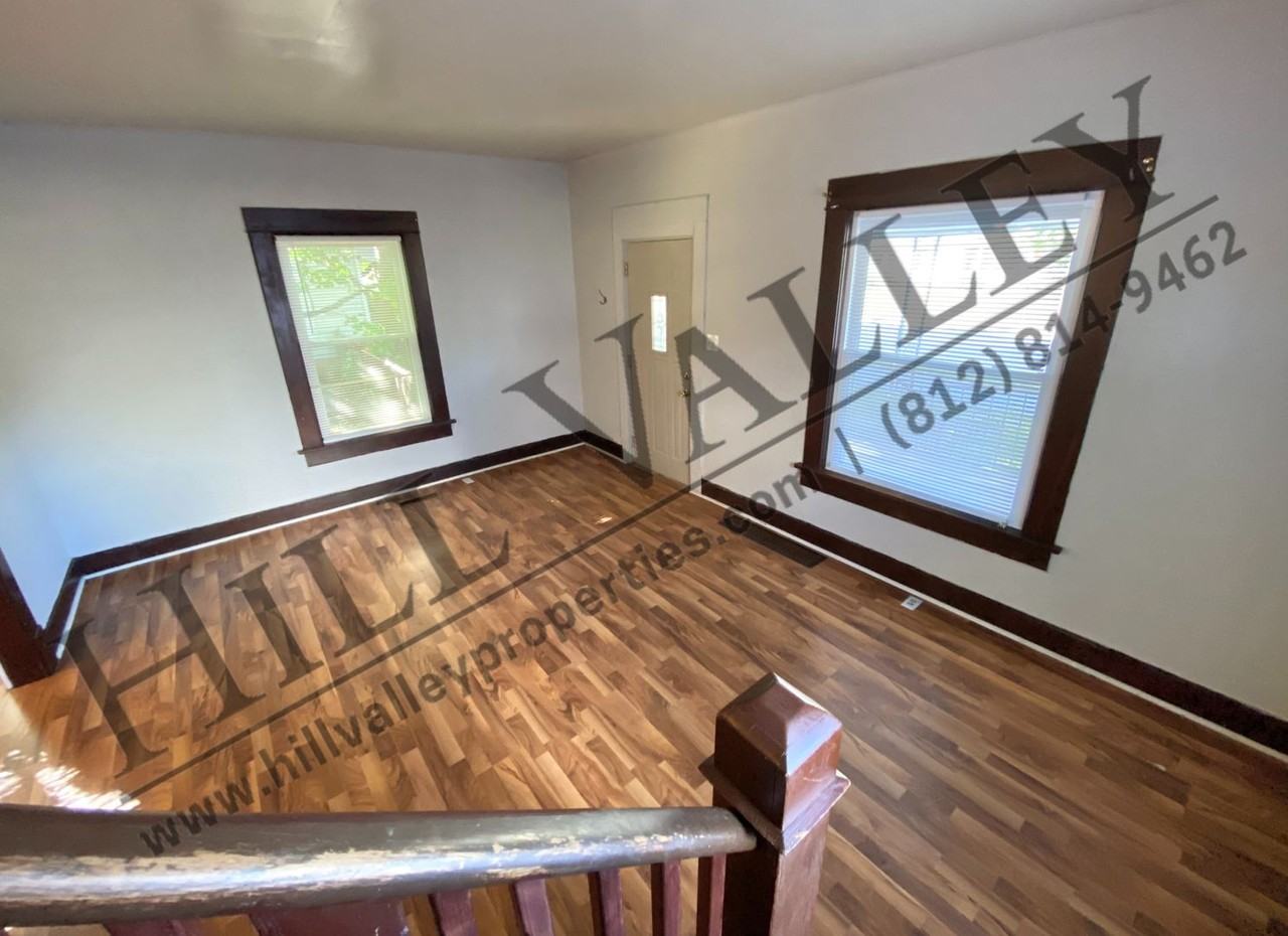 1111 Hulman St - Photo 4 of 15