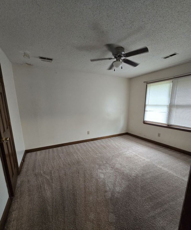 1848 Windlock Dr - Photo 6 of 17