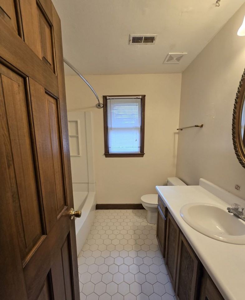 1848 Windlock Dr - Photo 7 of 17