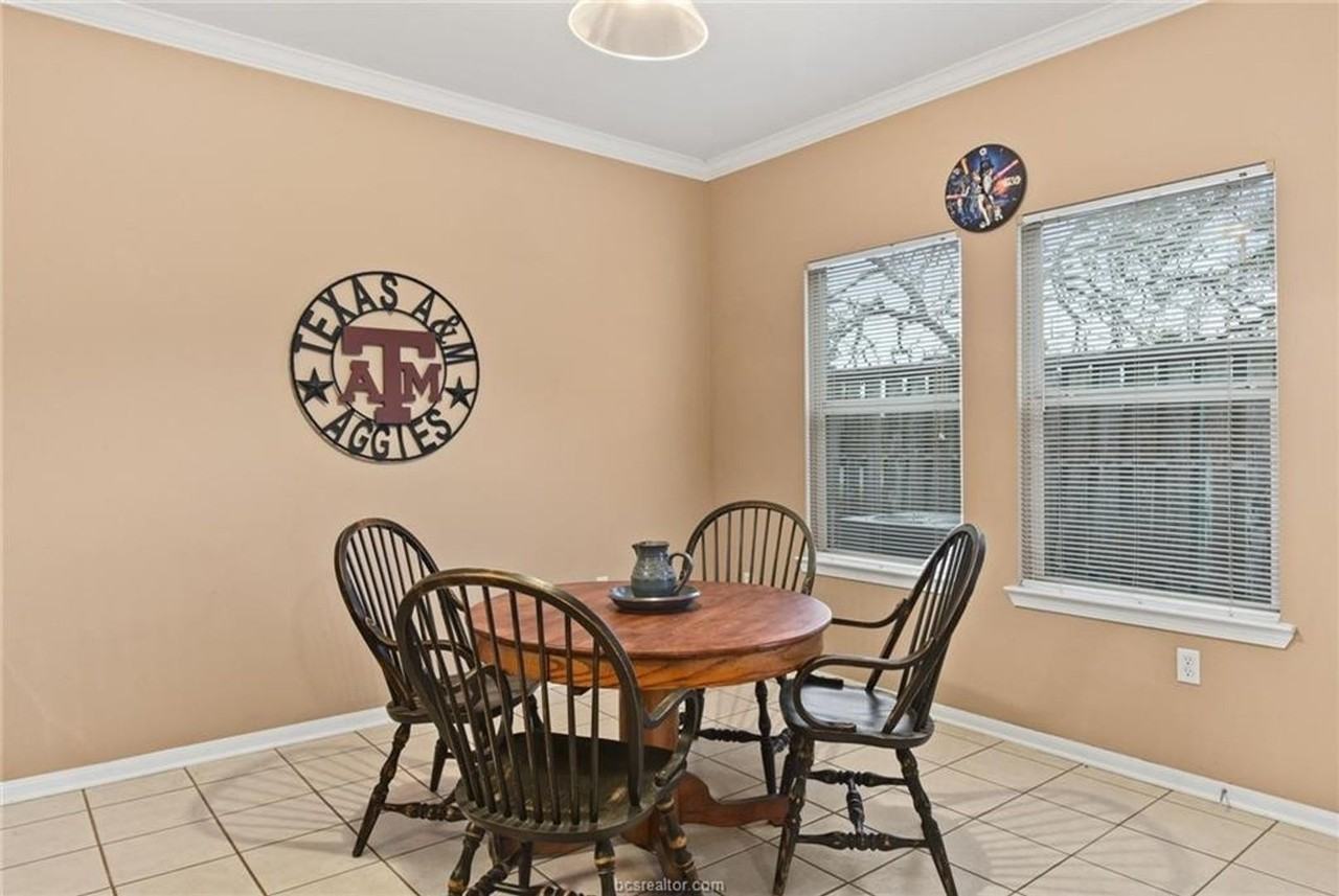 1349 Canyon Creek Cir - Photo 2 of 19