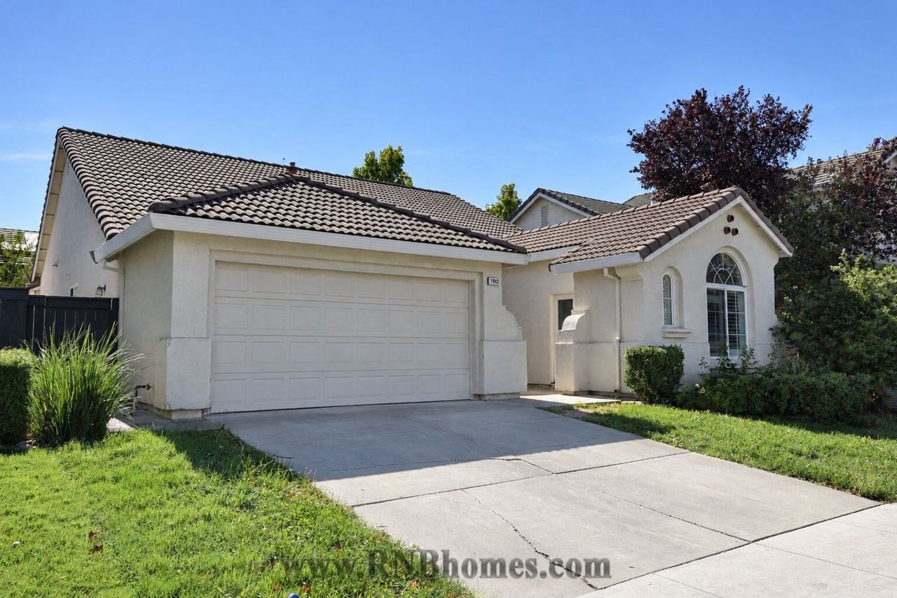 1942 N Bend Dr - Photo 2 of 22