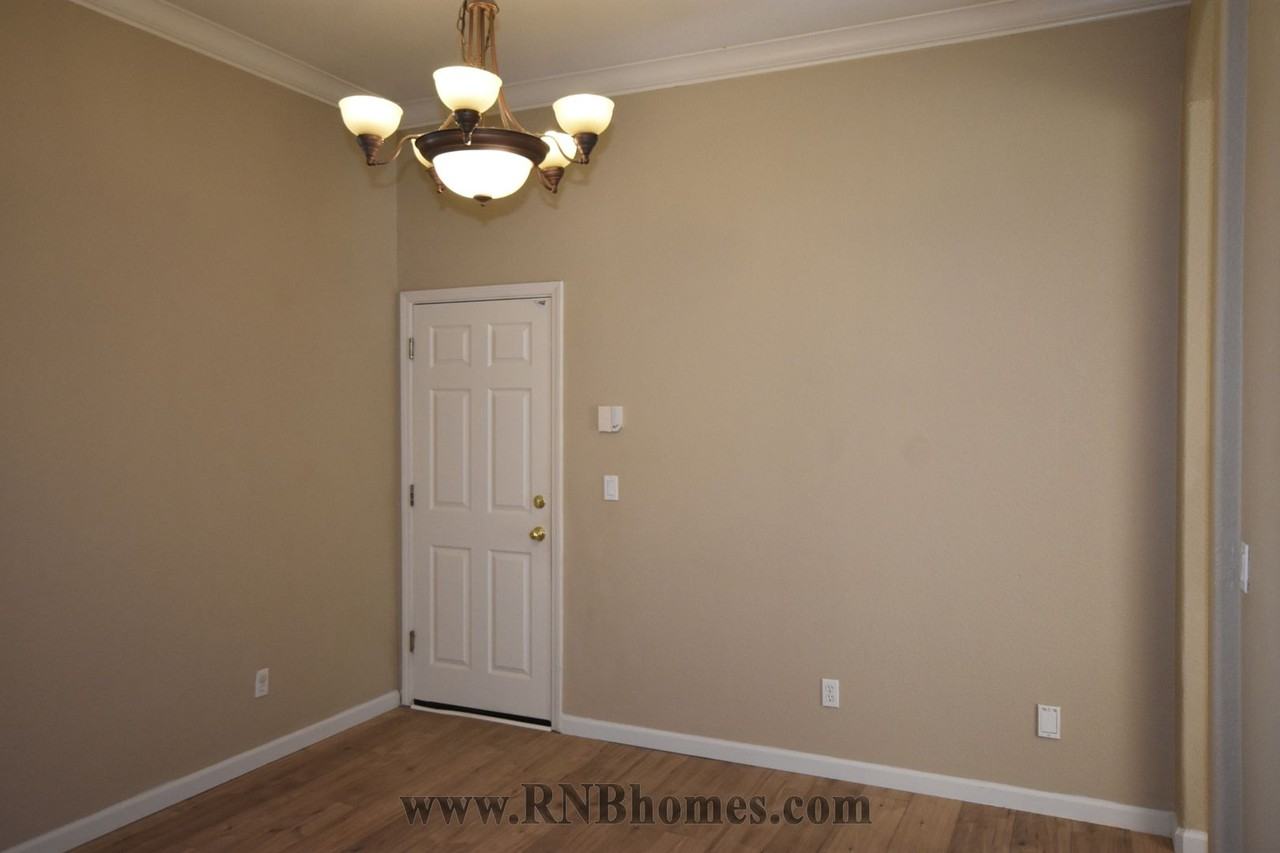 1942 N Bend Dr - Photo 3 of 22