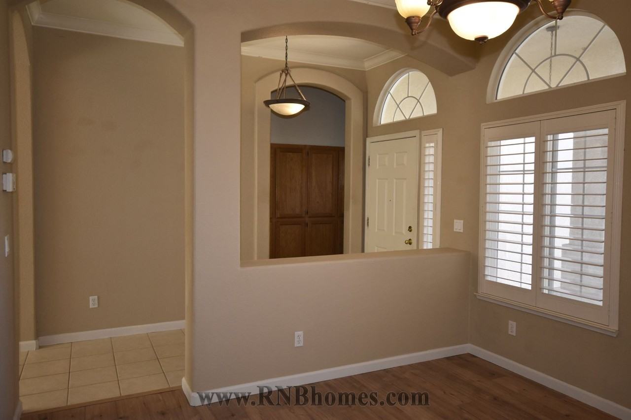 1942 N Bend Dr - Photo 4 of 22