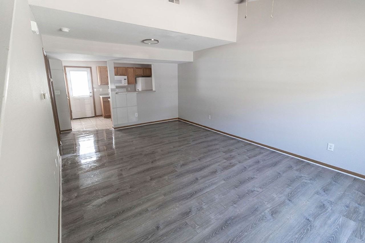 1527 Bodie Dr - Photo 2 of 32