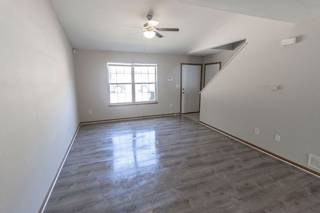 1527 Bodie Dr - Photo 4 of 32