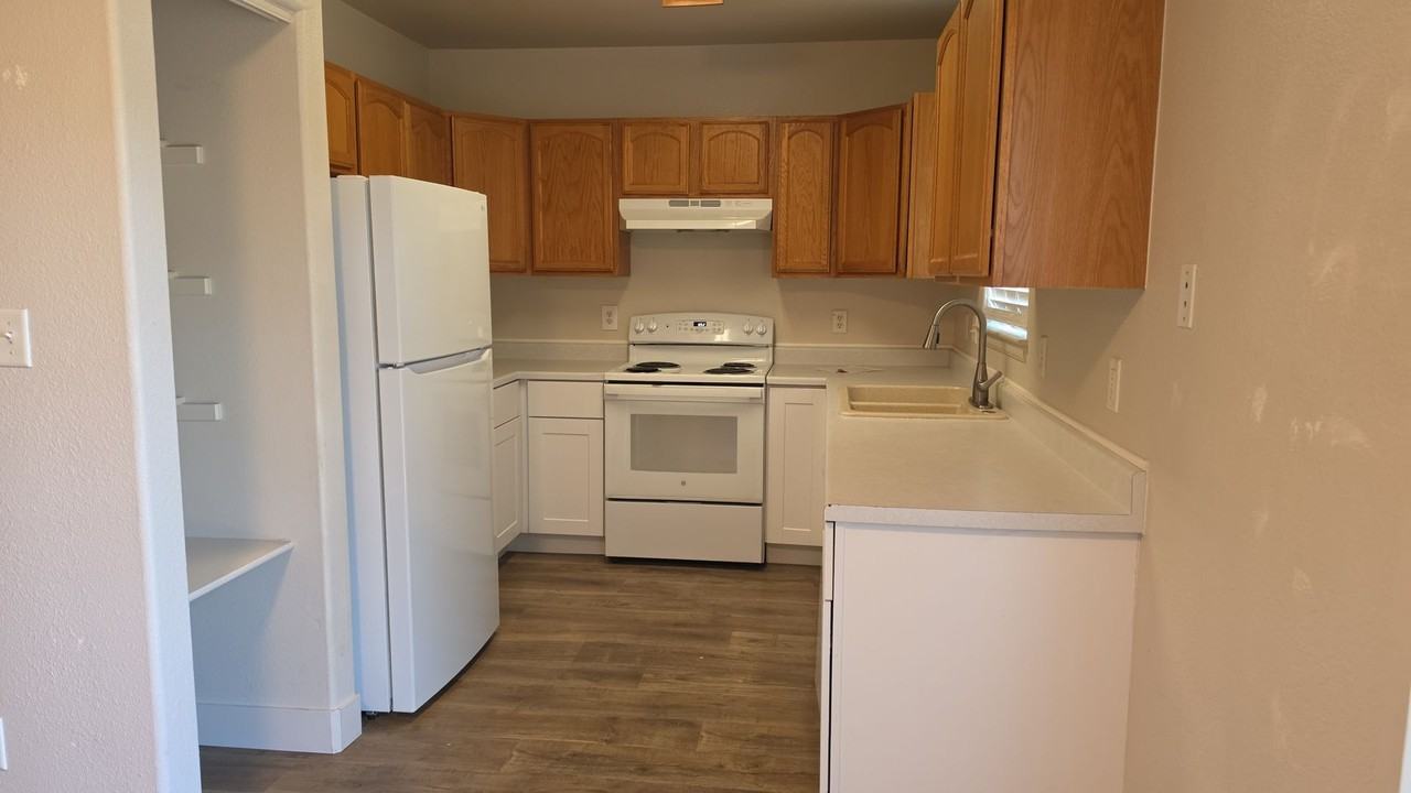 2980 Emerald Cir - Photo 2 of 2