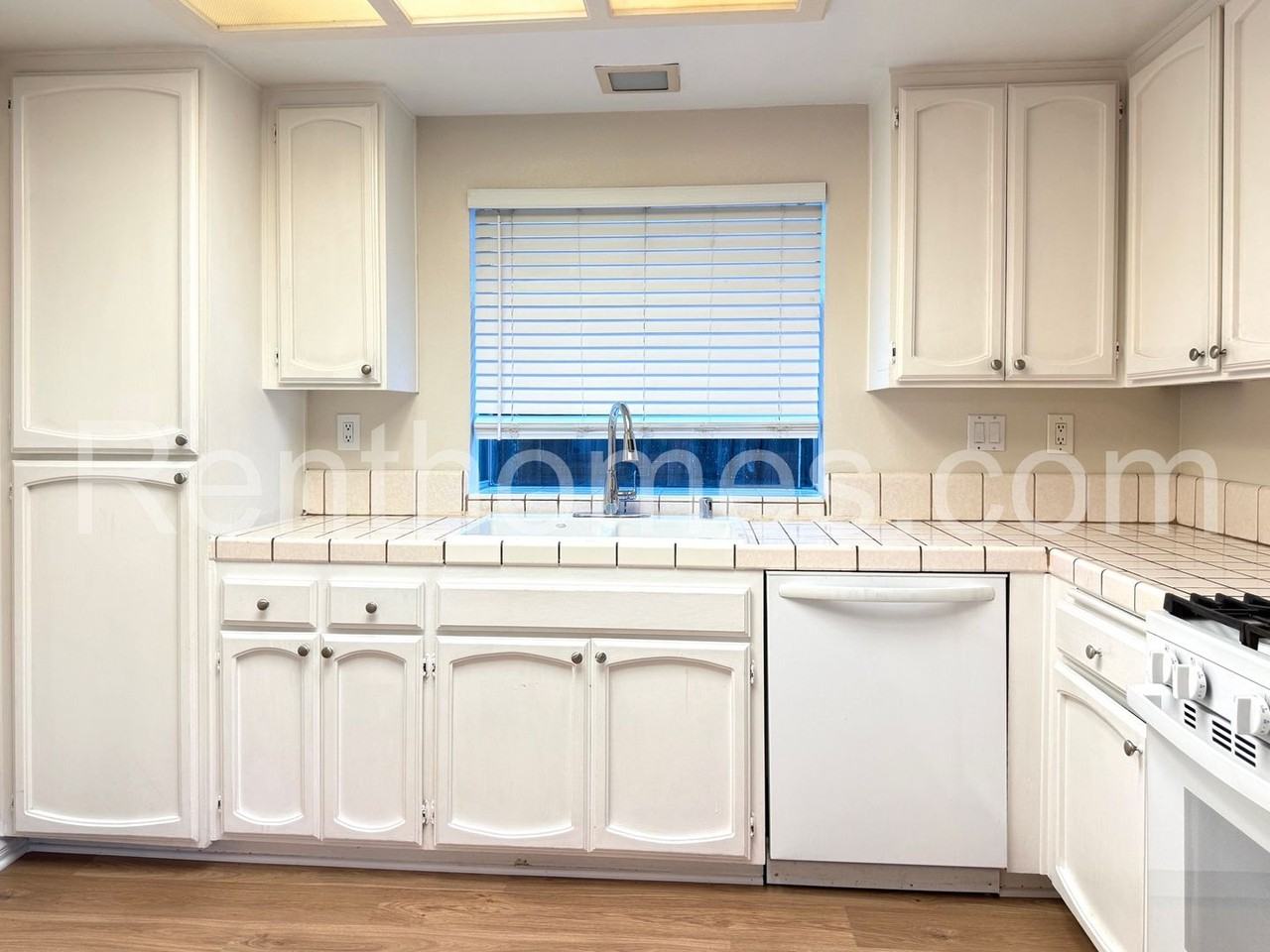 10222 Rancho Carmel Dr - Photo 6 of 27