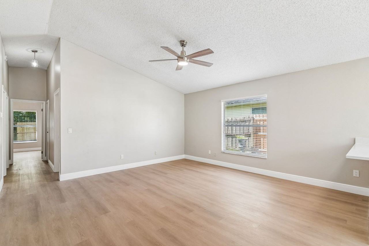 316 Mccoy Village Ct - Photo 3 of 21