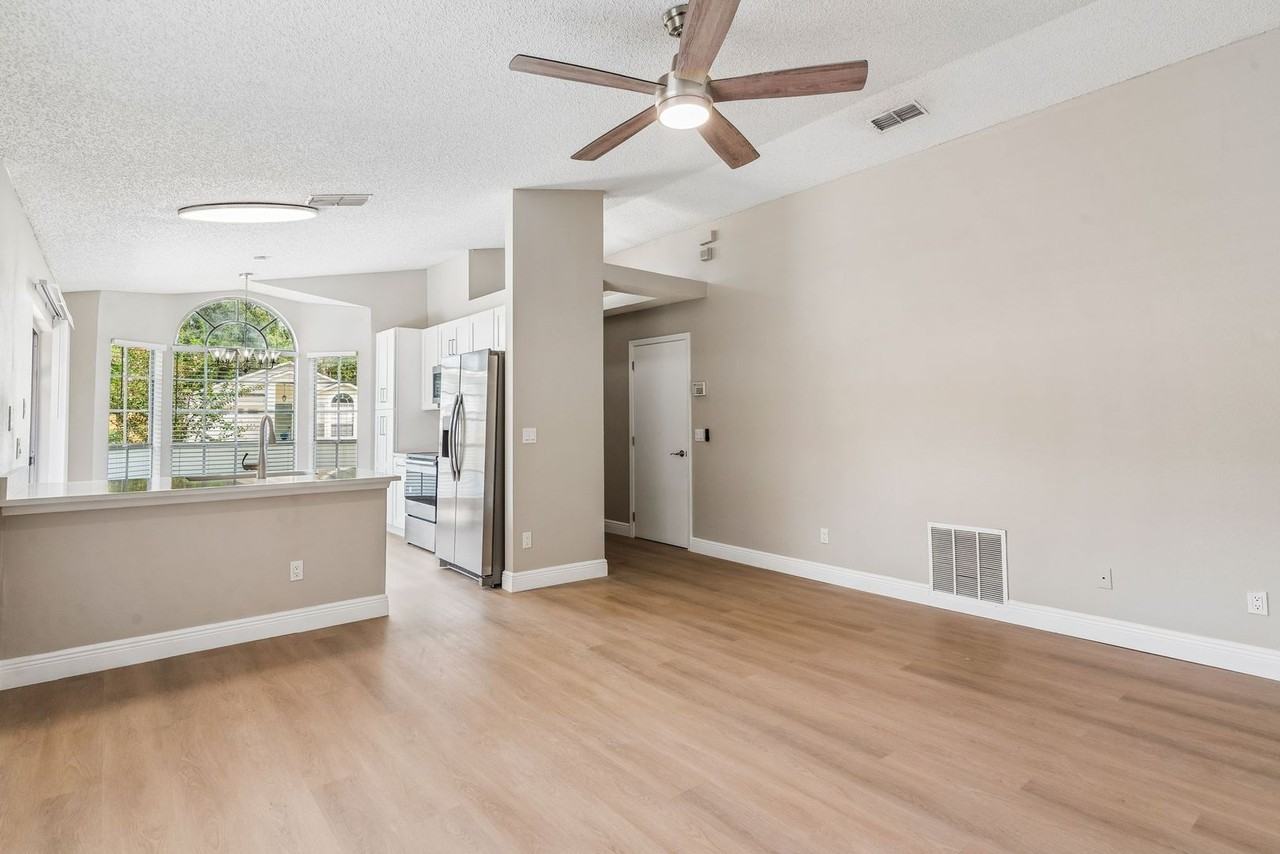 316 Mccoy Village Ct - Photo 5 of 21