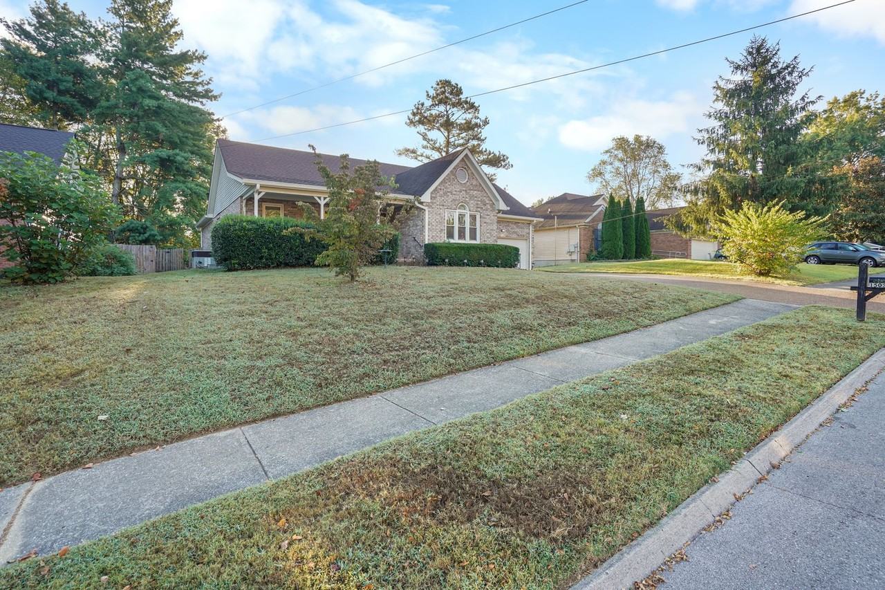 1503 Birchwood Cir - Photo 3 of 31
