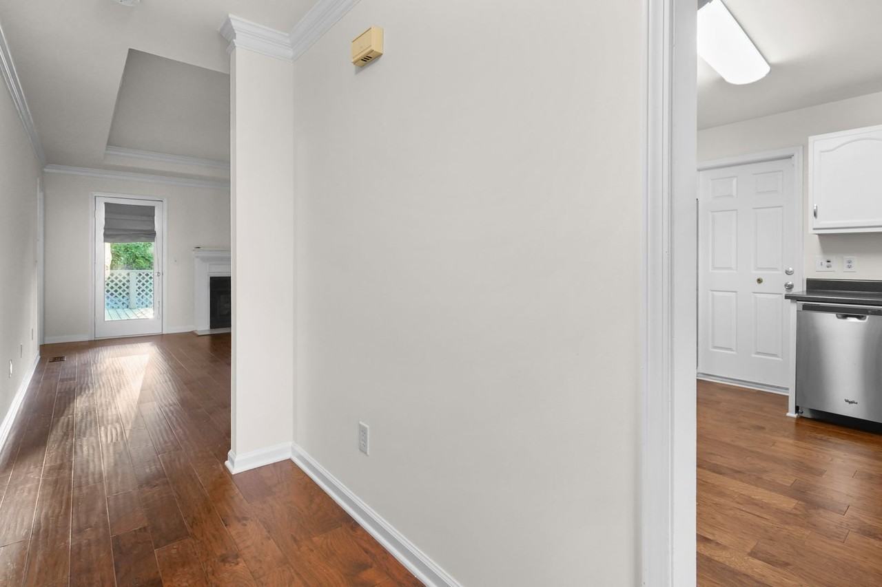 1503 Birchwood Cir - Photo 6 of 31