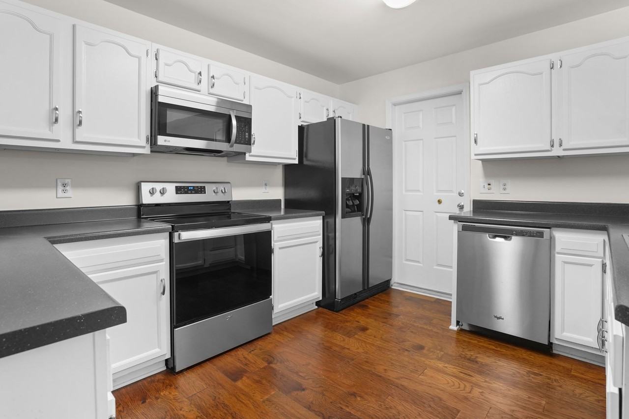 1503 Birchwood Cir - Photo 7 of 31