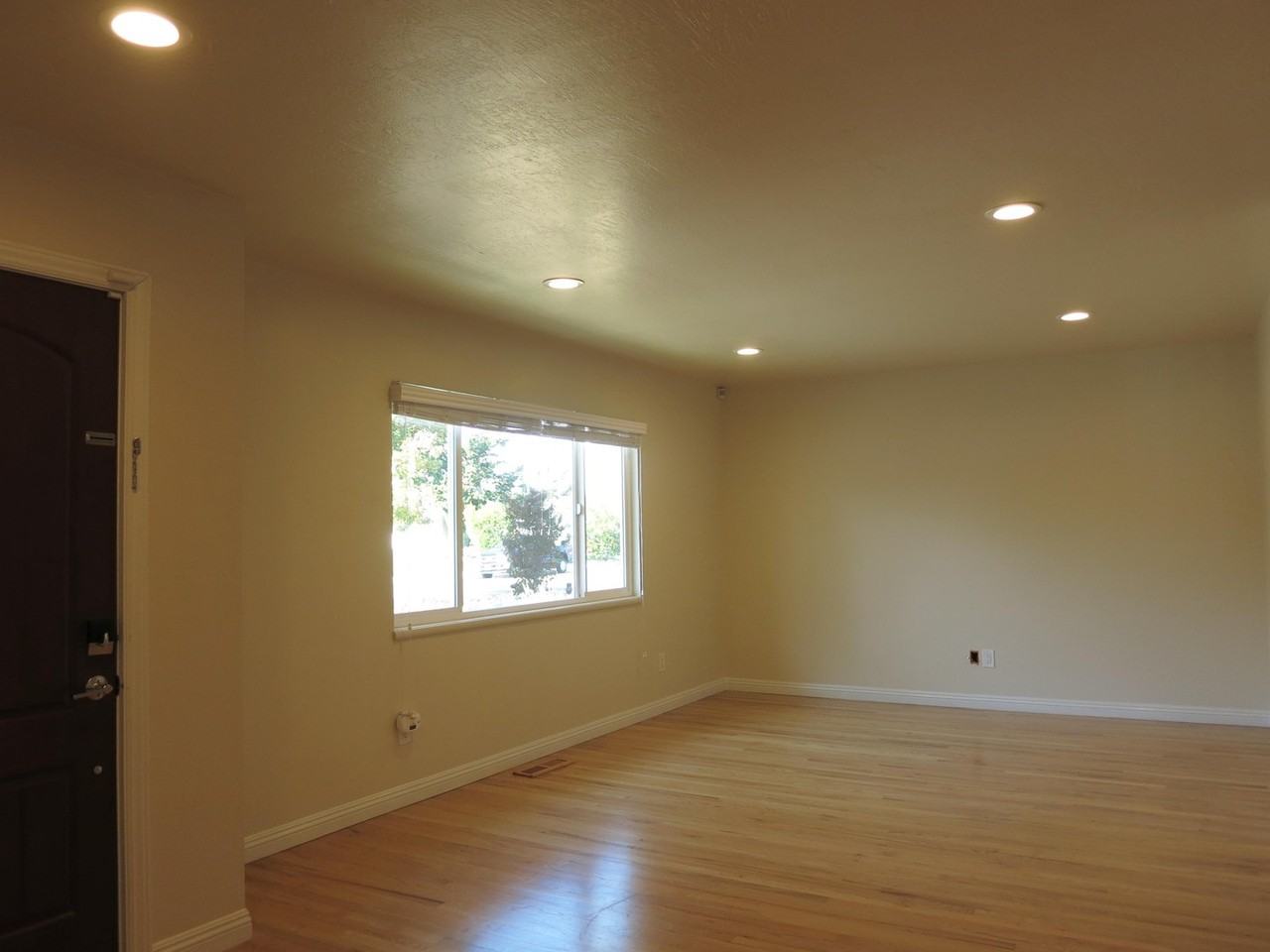 984 Orchid Way - Photo 3 of 21