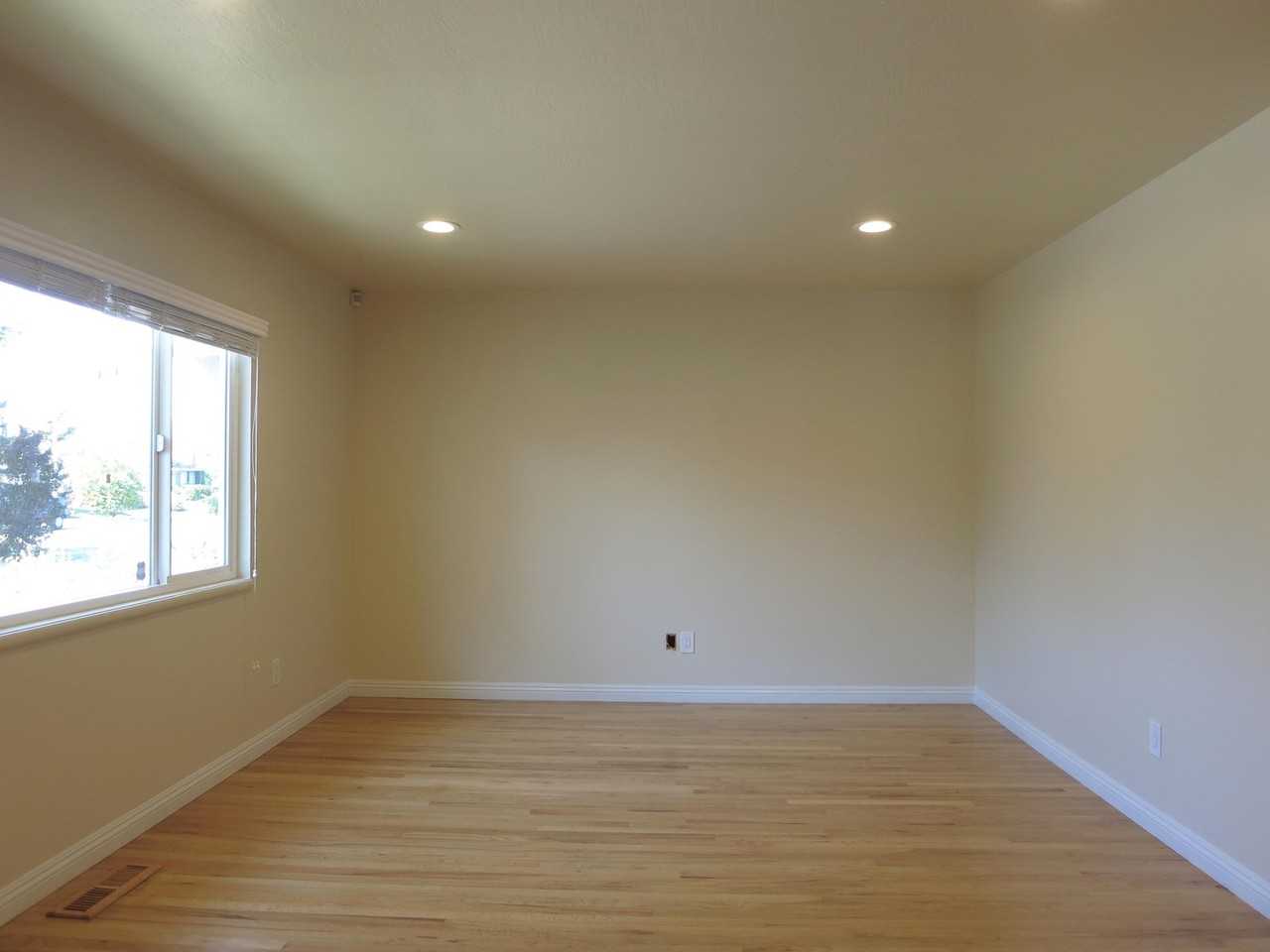 984 Orchid Way - Photo 4 of 21