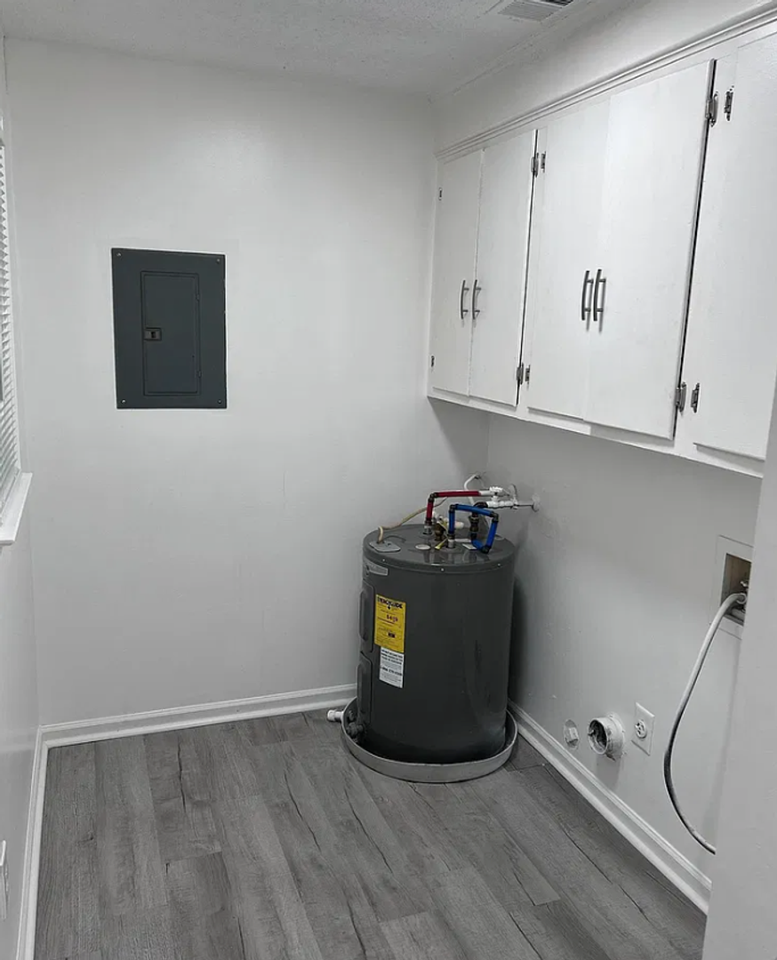 805 Central Dr - Photo 5 of 10