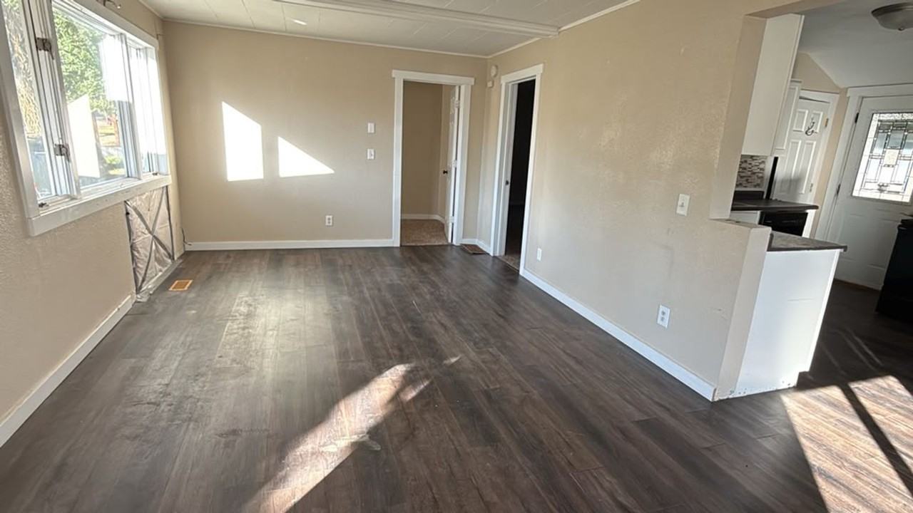 308 2nd Ave Nw - Photo 2 of 9