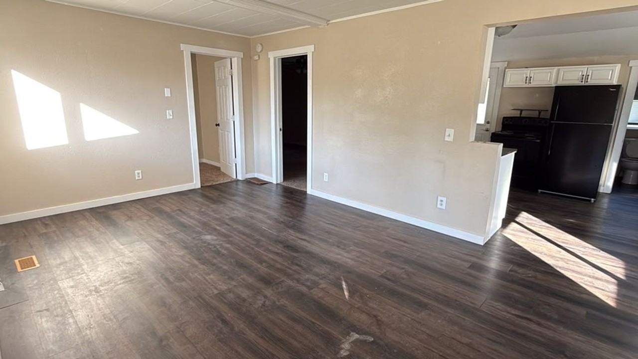 308 2nd Ave Nw - Photo 3 of 9