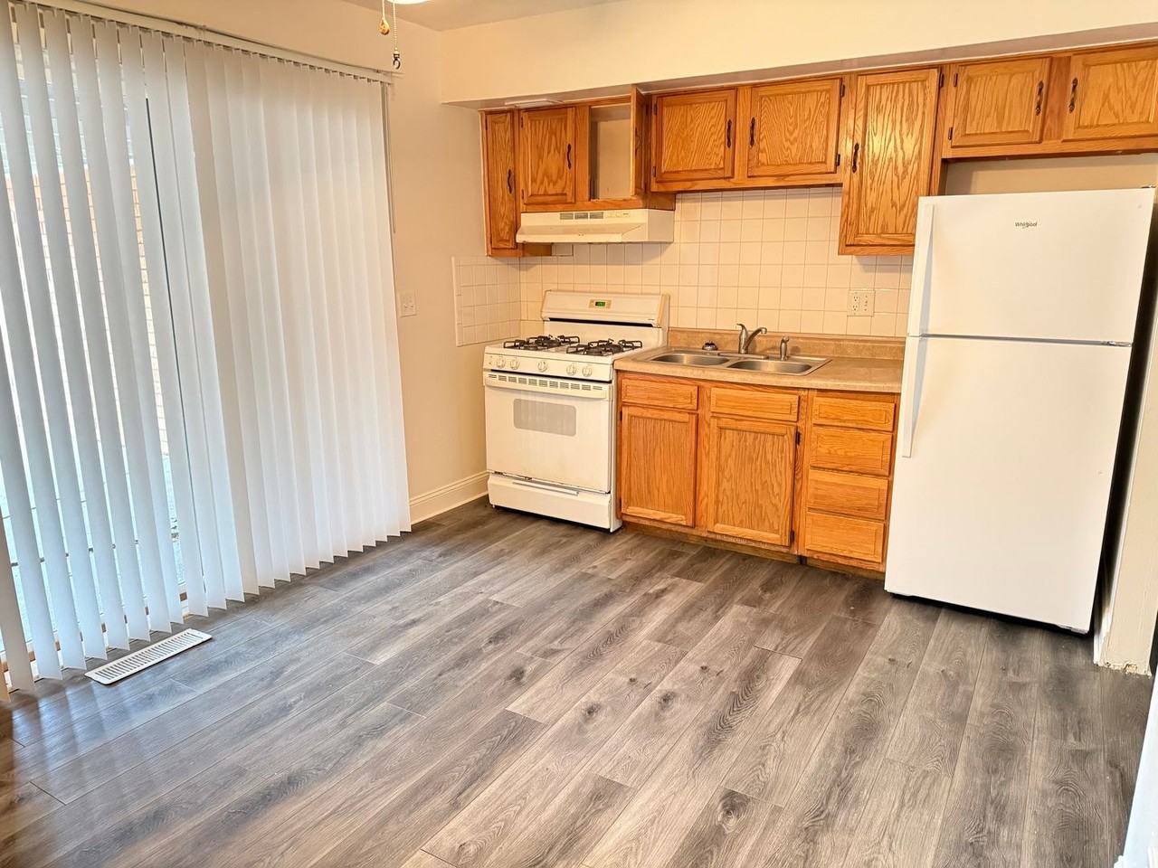 1002 N School St #5 - Photo 2 of 8