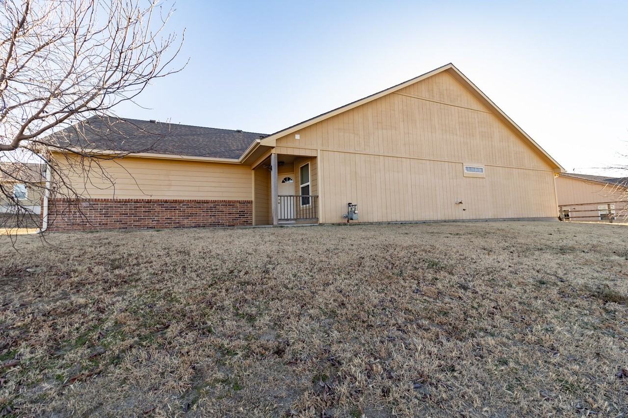 1603 Clover Dr - Photo 2 of 23