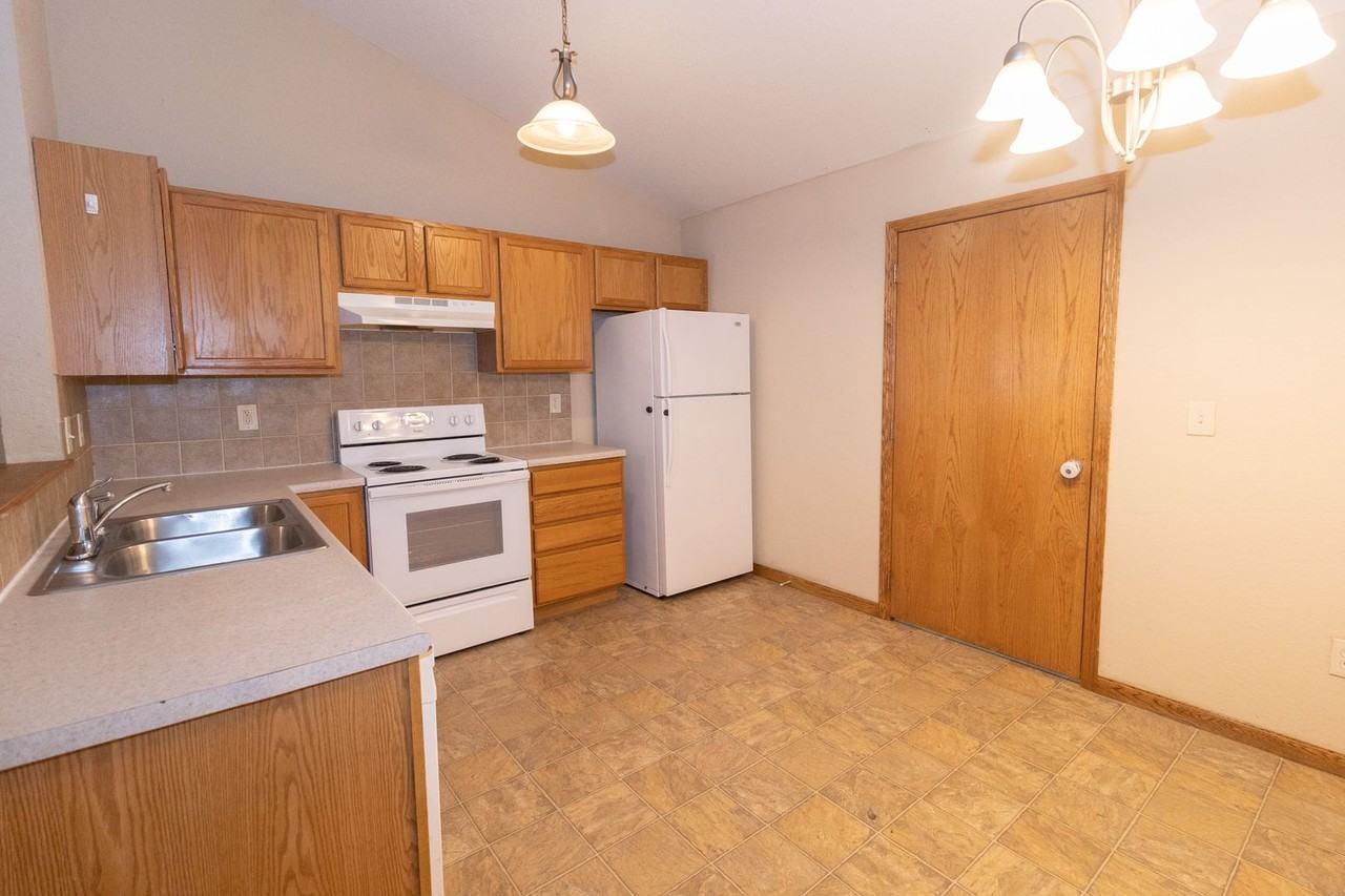 1603 Clover Dr - Photo 7 of 23