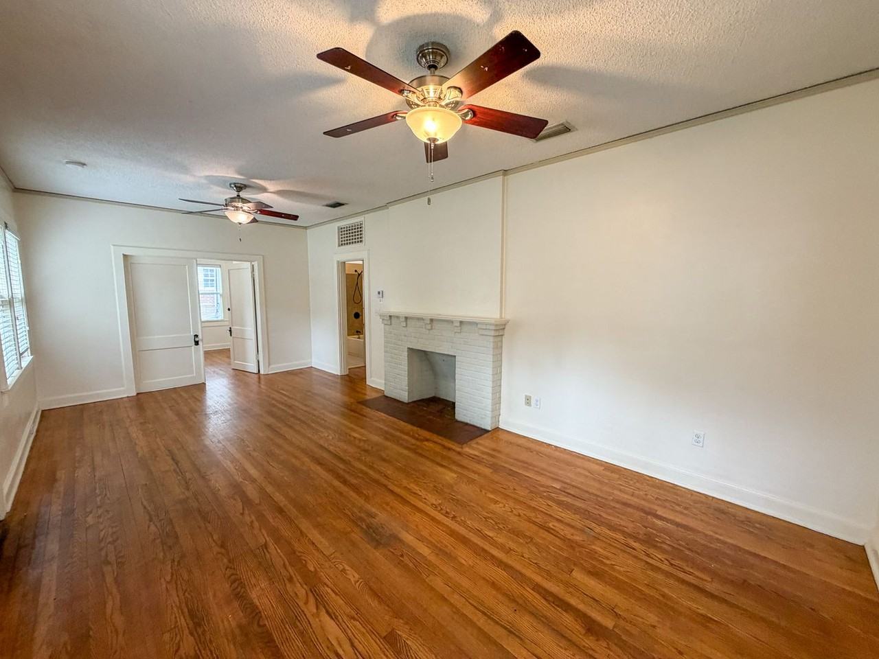 411 Sw 10th St - Photo 3 of 27