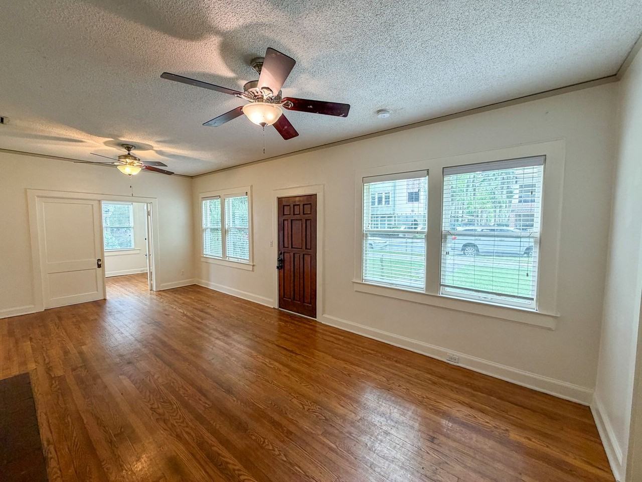411 Sw 10th St - Photo 4 of 27