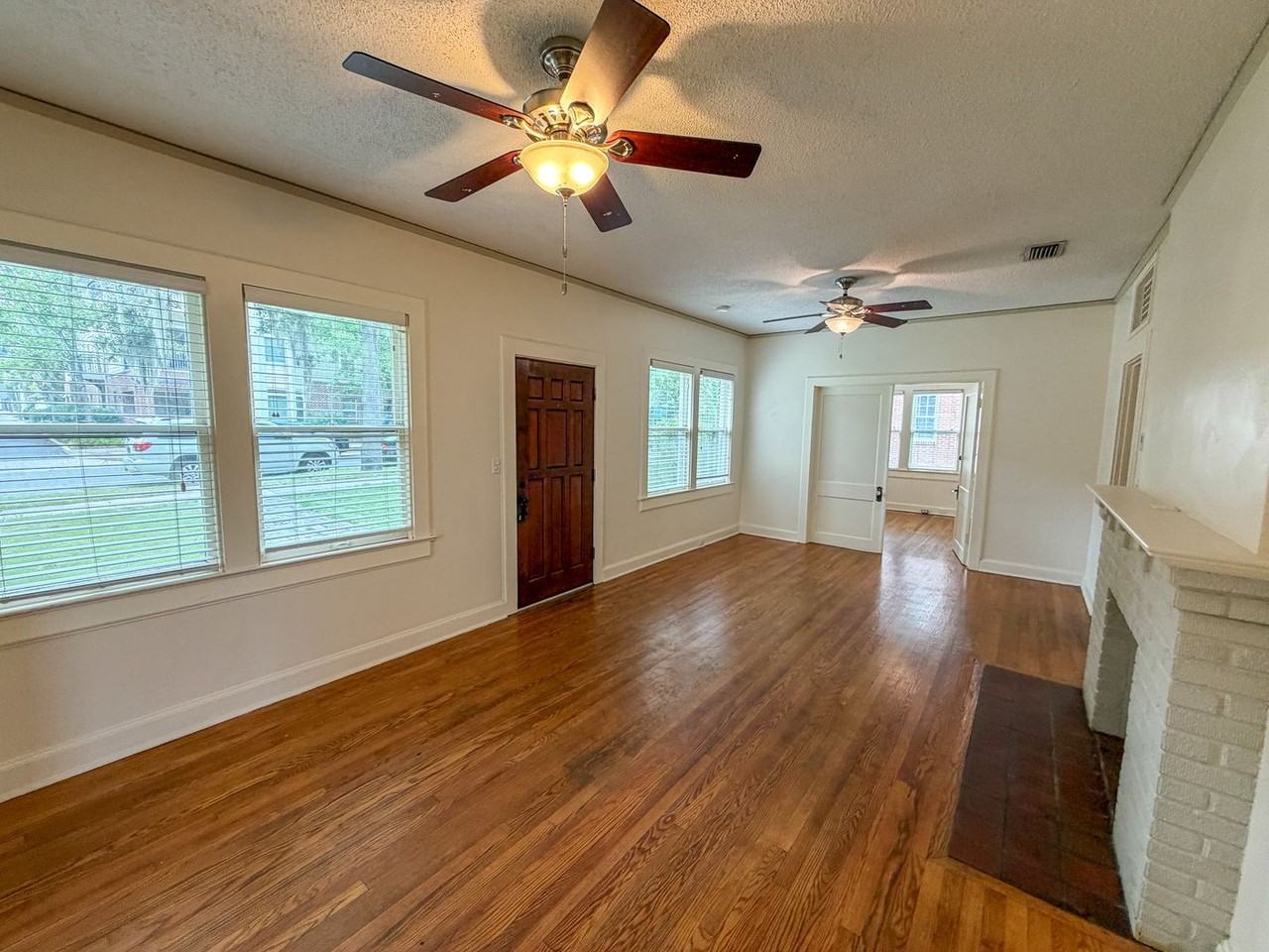 411 Sw 10th St - Photo 5 of 27