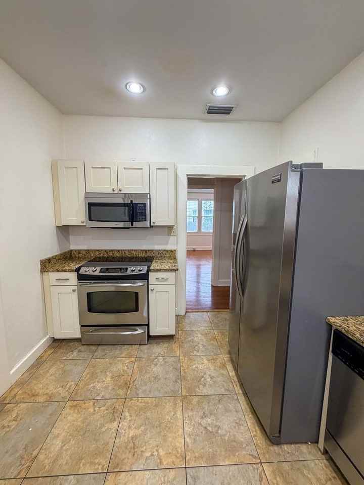 411 Sw 10th St - Photo 7 of 27