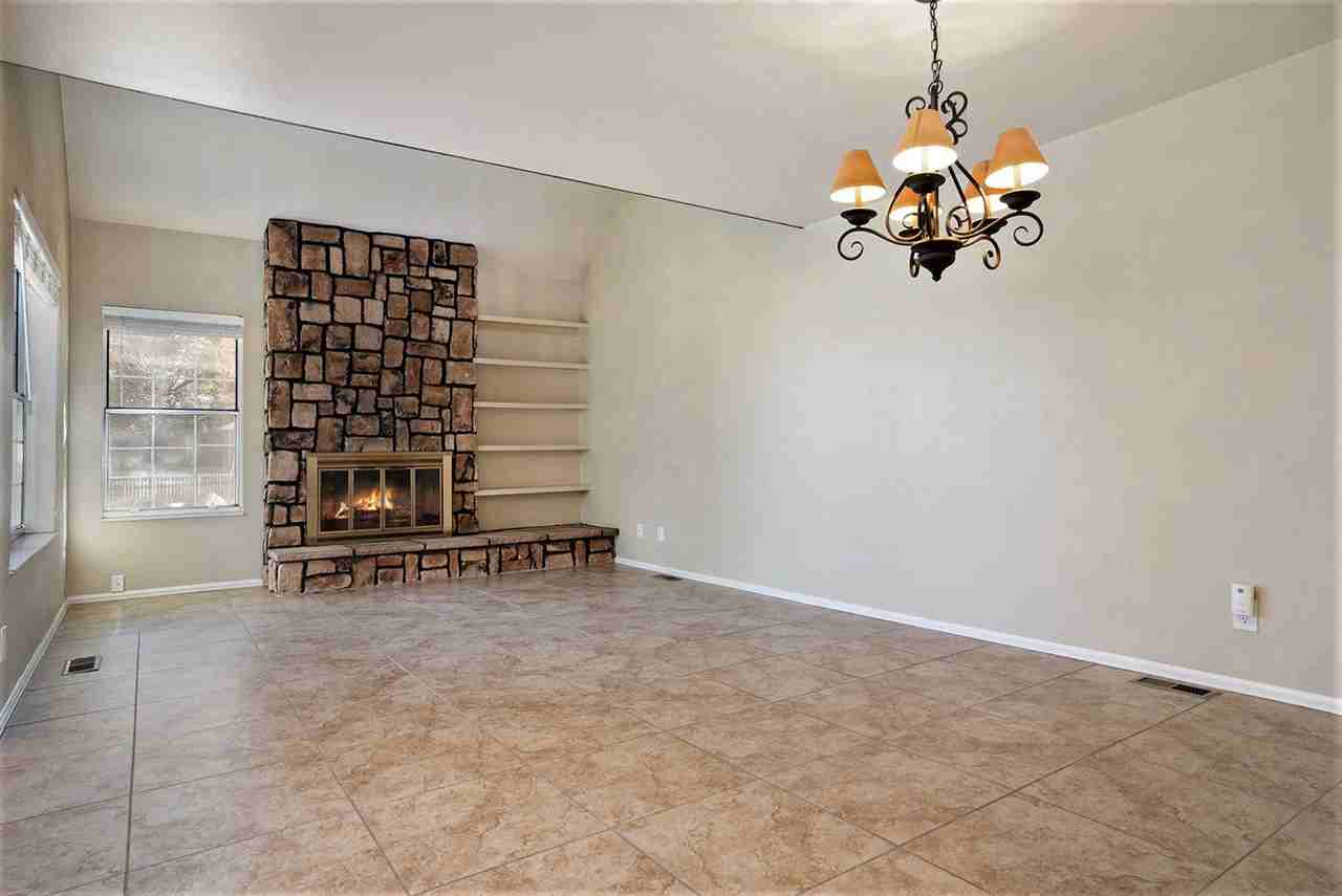 414 Cobblestone Dr - Photo 4 of 22