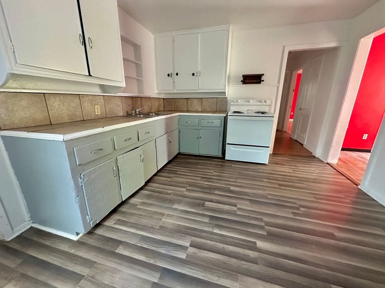 1003 E Avenue G - Photo 6 of 11