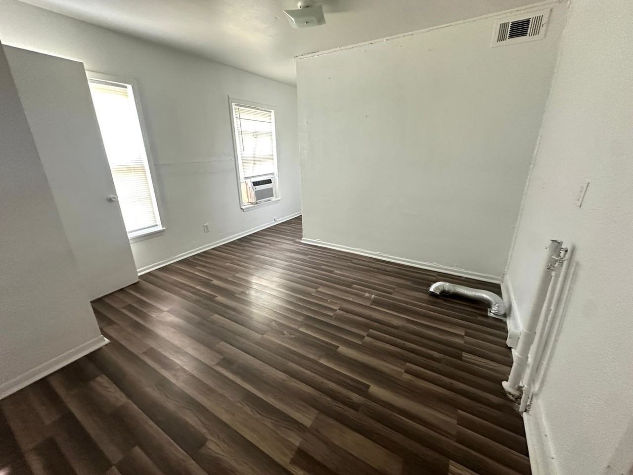 1003 E Avenue G - Photo 7 of 11