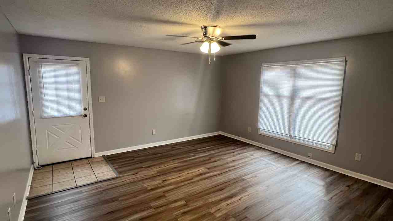 1515 N Jackson Ave - Photo 3 of 12