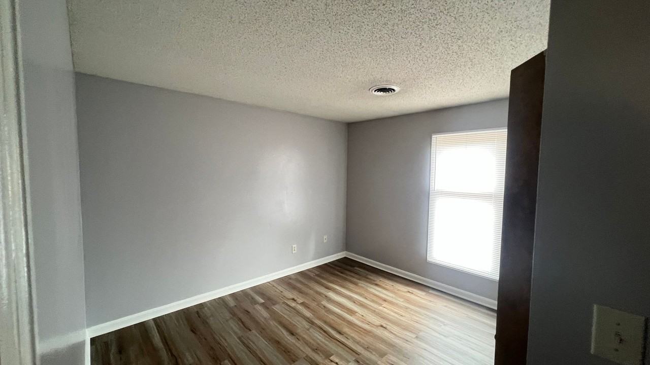 1515 N Jackson Ave - Photo 7 of 12
