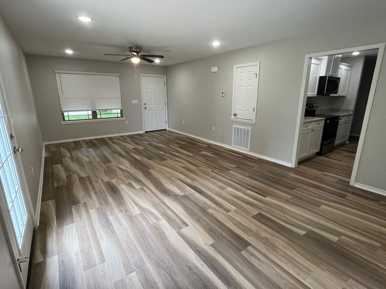 903 S 4th St - Photo 3 of 15