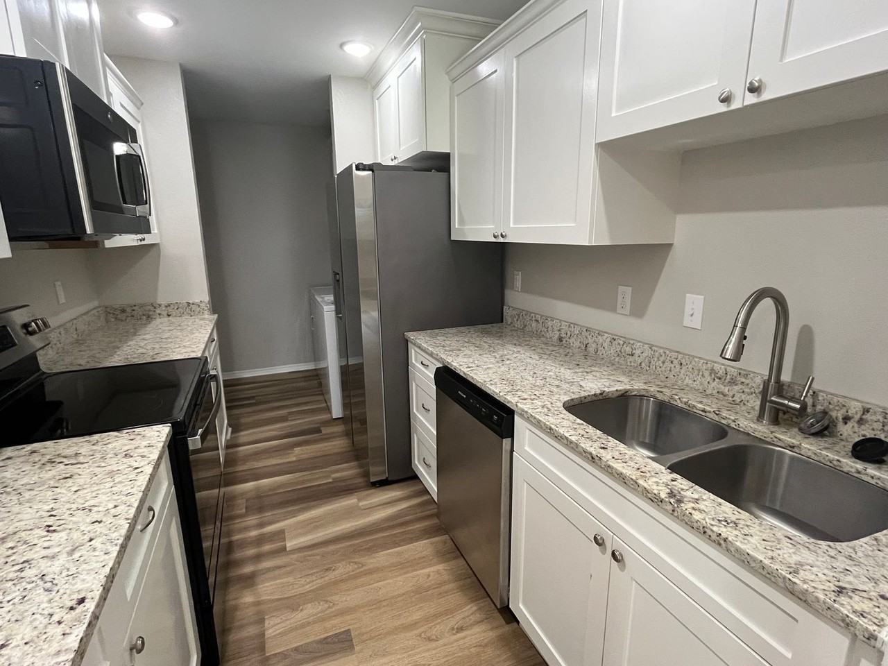903 S 4th St - Photo 4 of 15