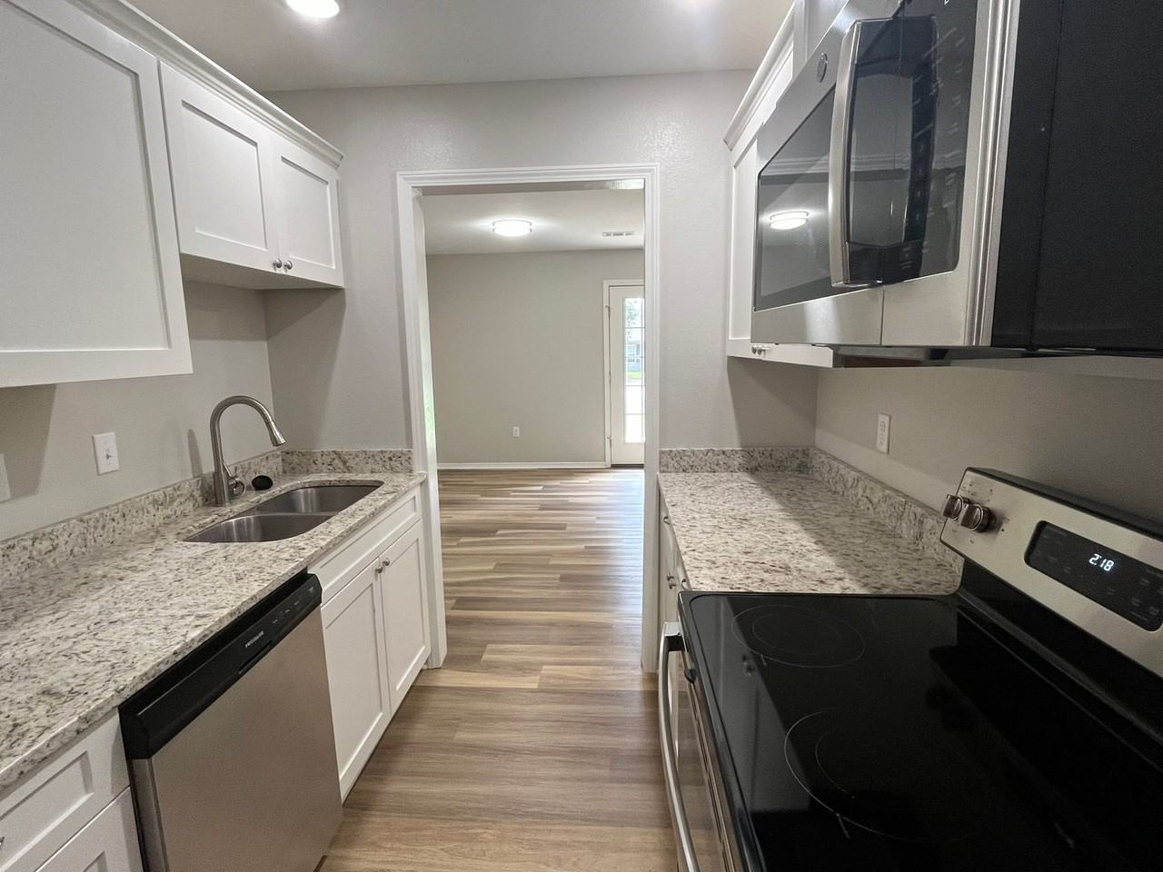 903 S 4th St - Photo 5 of 15