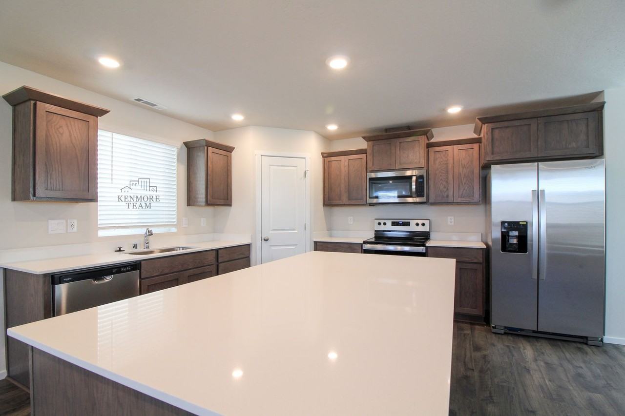 798 S Yolo Pl - Photo 2 of 14