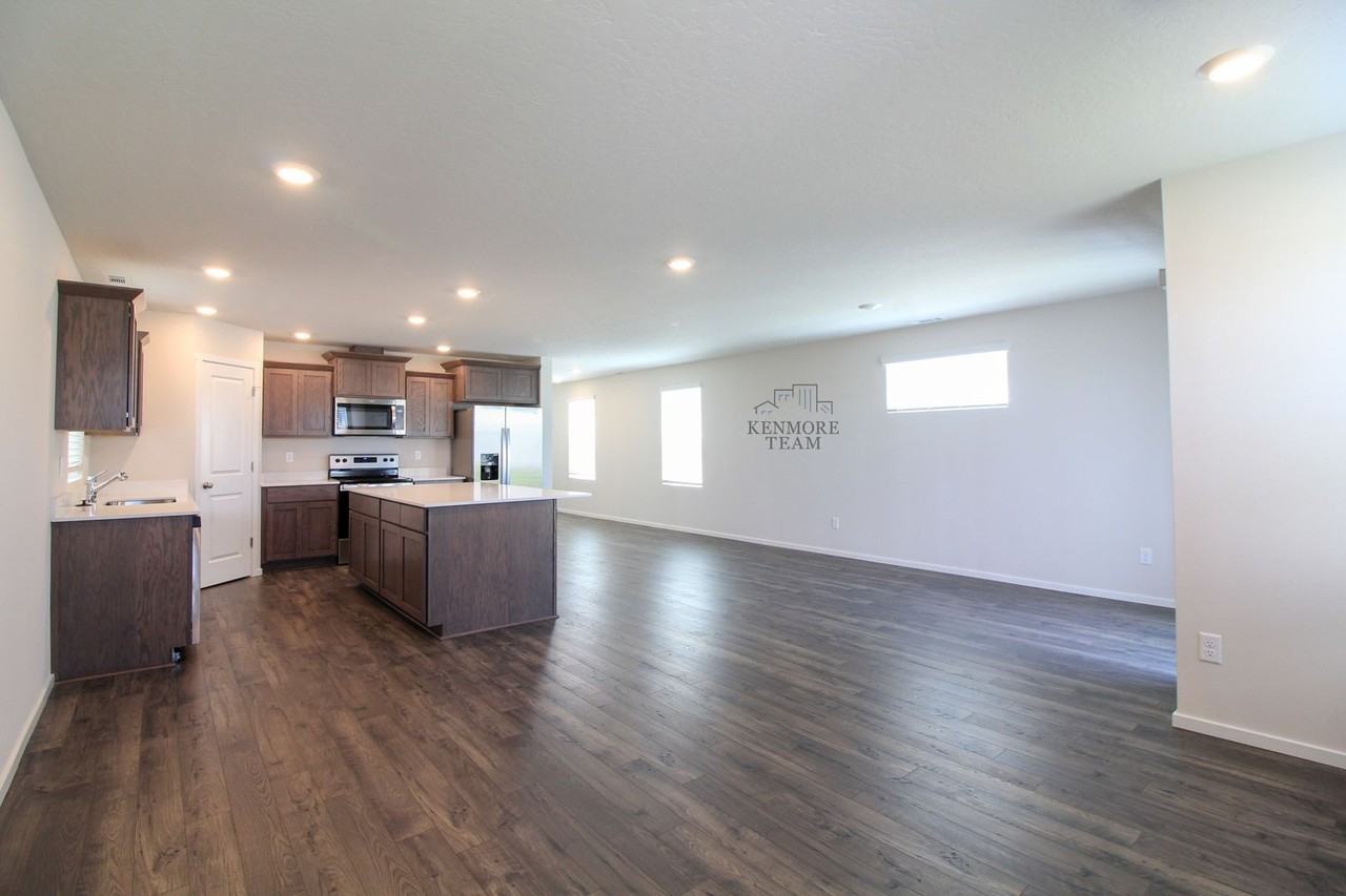 798 S Yolo Pl - Photo 4 of 14