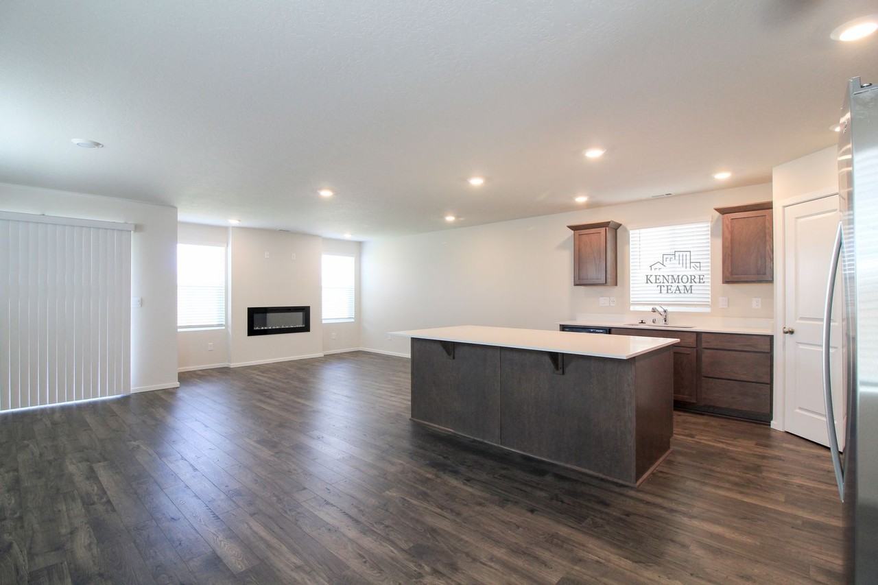 798 S Yolo Pl - Photo 5 of 14